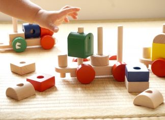 Hyviä leluja nuorille lapsille iän ja vaiheen mukaan Hyviä leluja nuorille lapsille iän ja vaiheen mukaan