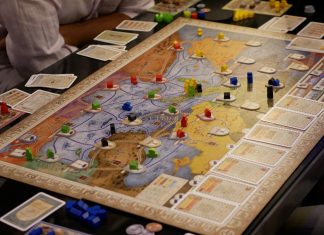 Peliä ja leikkiä – niin lapsille kuin lapsen mielisillekin Peliä ja leikkiä – niin lapsille kuin lapsen mielisillekin