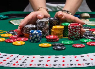 Baccarat-peliä voi pelata livekasinoillakin Baccarat-peliä voi pelata livekasinoillakin